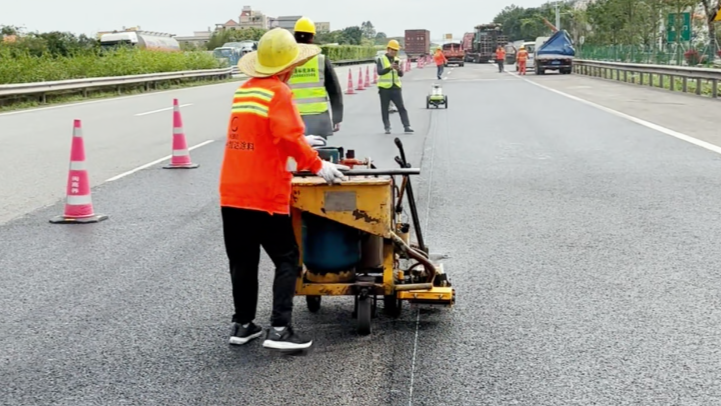 Fujian Shenhai Expressway Fuzhou Section Road Renovation